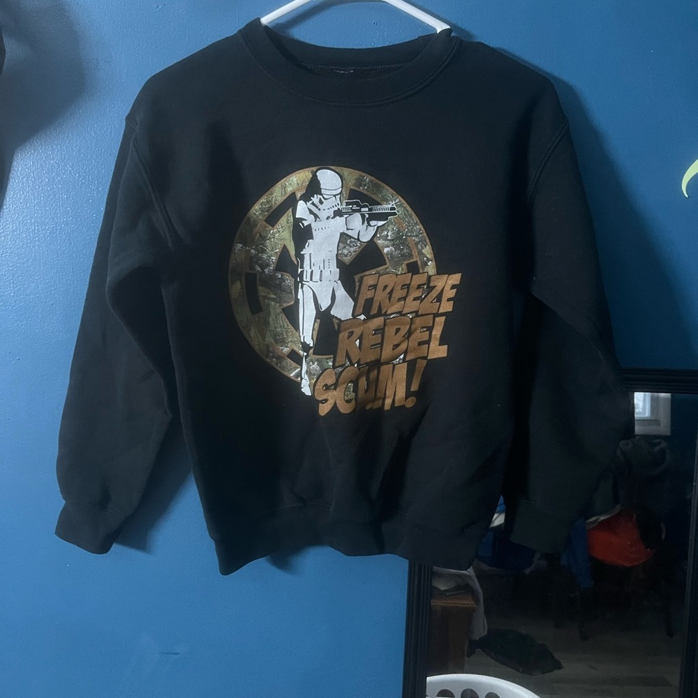 Black crewneck sweatshirt with a rebellious vibe #streetwear #grunge